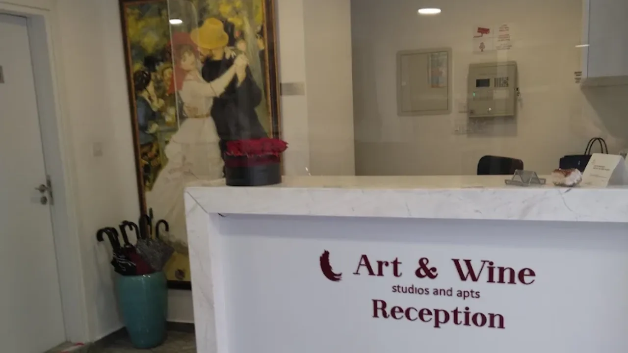 Art & Wine Studios and Apts reception area